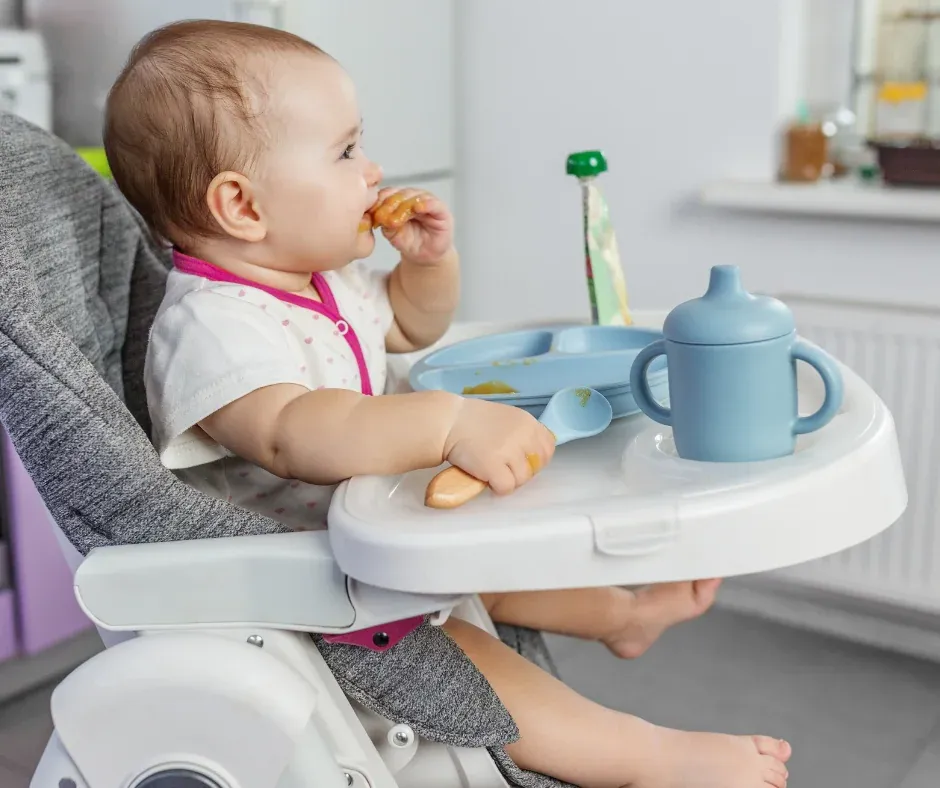 Bebé alimentándose