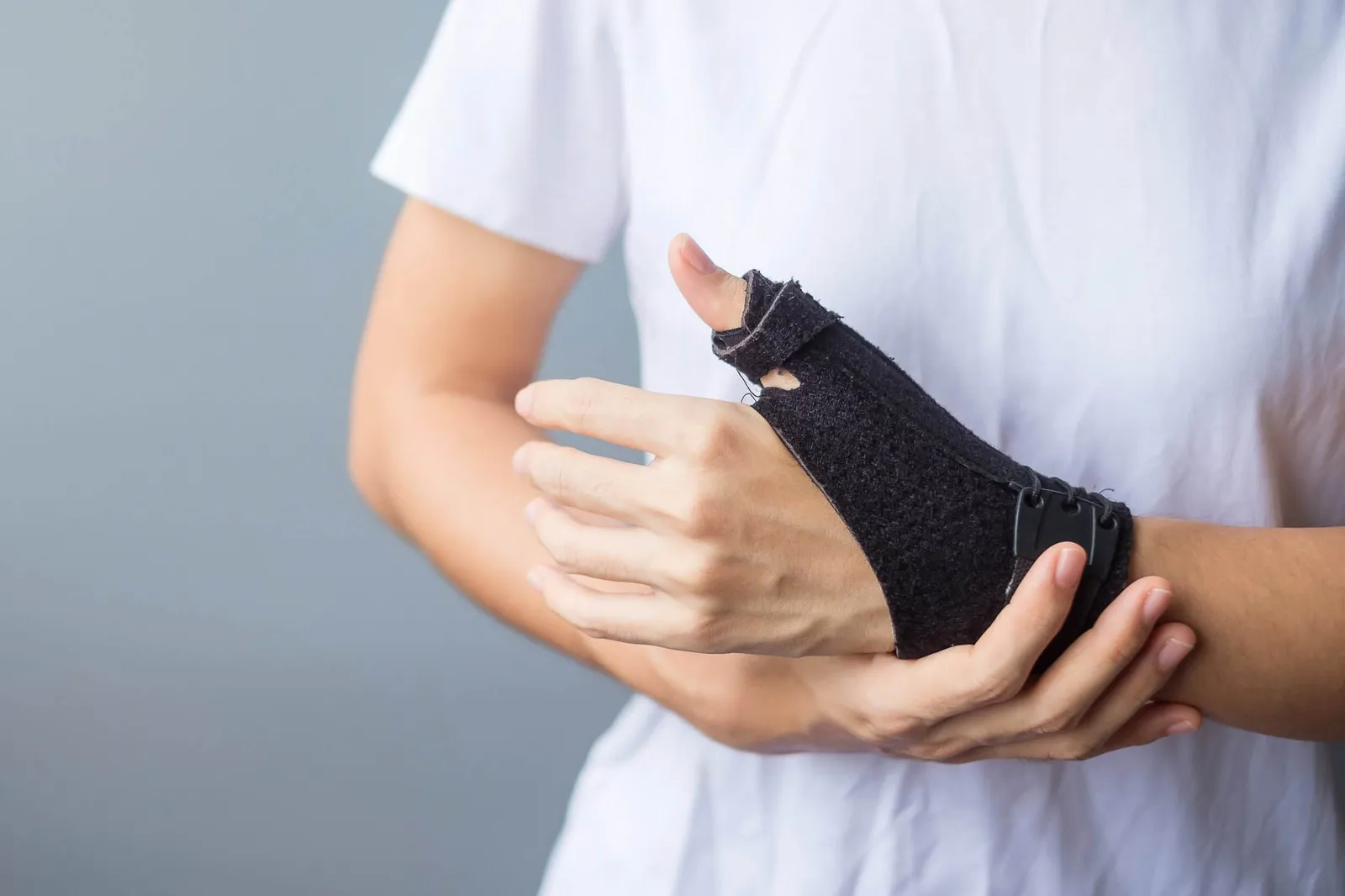 Férula o “thumb spica cast”